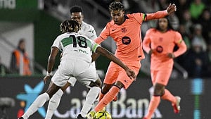 Yamal guides Barcelona to 3-1 win at Elche