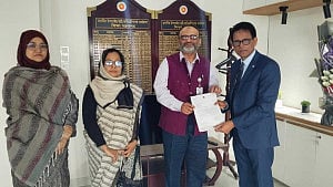 DU VC Prof Niaz Ahmed Khan resigns