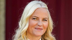 Norway crown princess apologises over Epstein links