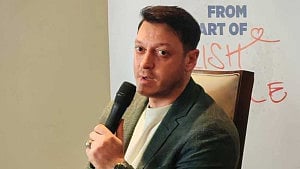 Mesut Özil visits Dhaka University