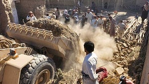 Pakistan wary after Afghanistan air strikes