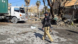Pakistan sends helicopters, drones to end desert standoff; 58 dead
