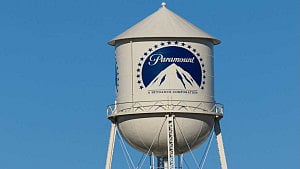 Warner Bros reopens door to Paramount