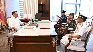 PM meets three service chiefs