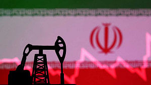 US expands Iran sanctions over oil, arms