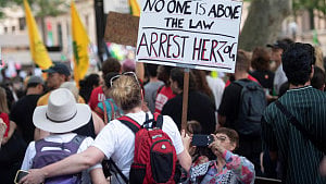 Australia urges calm after Sydney clashes