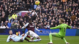10-man Brentford edge Villa