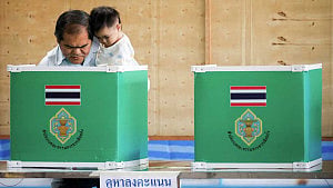 Thailand votes in 3-way race, risk of instability looms