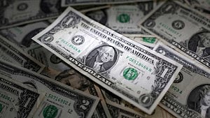 Dollar recovers as central bank decisions loom