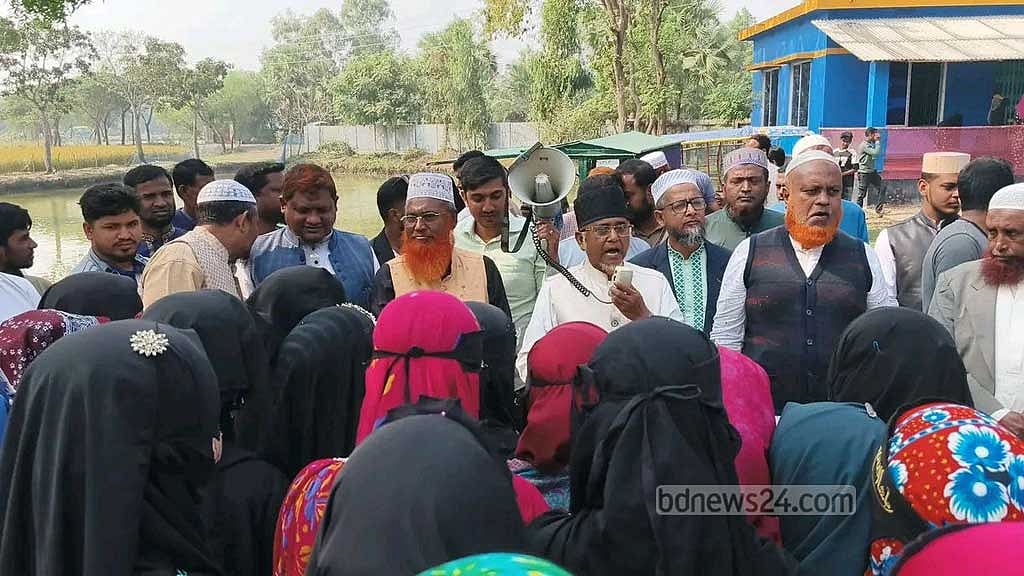 Jamaat-e-Islami candidate Gazi Nazrul Islam addresses voters in Satkhira-4.