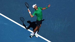 Djokovic rolls back years, Sinner and Keys progress
