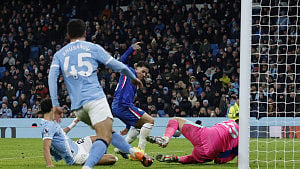 Fernandez late goal earns Chelsea draw