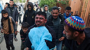 Israeli fire kills 11: Gaza medics