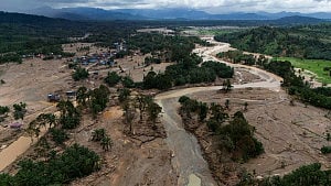 Flash floods in Indonesia kill 14, four still missing