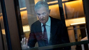 Global central bank chiefs defend Fed's Powell