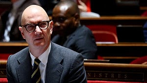 G7 must rebuild trust: France