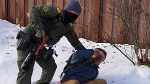 US federal agent fatally shoots driver in Minneapolis