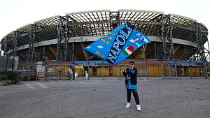 Napoli aim to halt slide as Inter, Milan close in