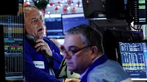 Wall Street ends year's final session lower