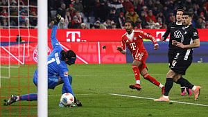 Bayern crush Wolfsburg to stretch lead at top