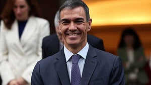 US invasion of Greenland 'would make Putin happiest': Spanish PM