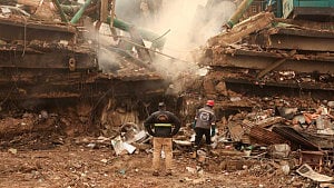 Karachi mall fire kills 21, dozens missing