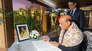 Rajnath pays tribute to Khaleda