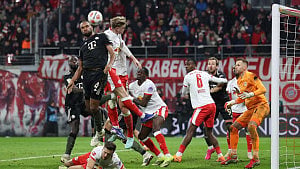 Bayern demolish Leipzig in comeback win