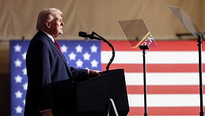 Trump warns Iran to make nuclear deal