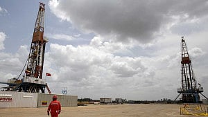 US-Venezuela oil deal angers China, pushes prices down