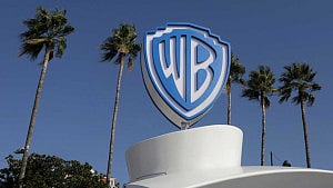 Warner Bros investors split on Paramount offer
