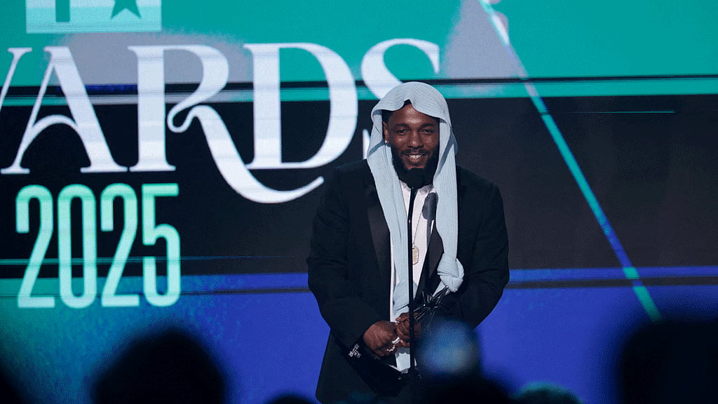 FILE PHOTO: Kendrick Lamar accepts the Album of the Year award for "GNX" at the 25th annual BET (Black Entertainment Television) Awards in Los Angeles, California, US, on Jun 9, 2025. REUTERS/Mario Anzuoni/File Photo