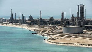 Oil extends gains