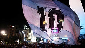 Argentines back World Cup stars over banner