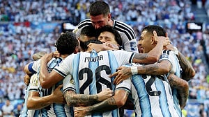 Argentina survive Cape Verde scare