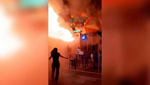 Death toll hits 32 in Thai pub fire