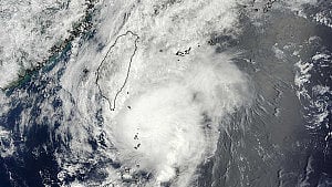 Typhoon Noul drenches southern China