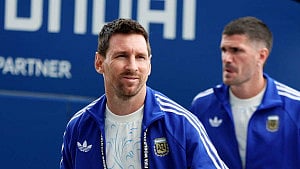 Argentina, England goalless at the break