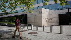 Review clears Gates Foundation over Epstein
