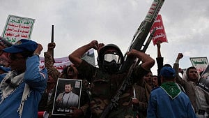 Houthis threaten Saudi naval blockade