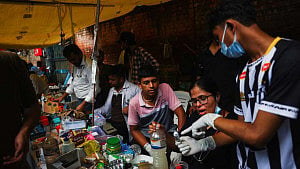 Food, fury and supporters keep India protest alive