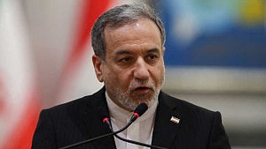 US threats impede Iran deal-making: FM