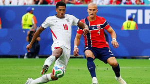 Bellingham double guides England to WC semis