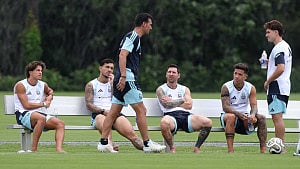Weather fears ease, but Spain retain recovery edge