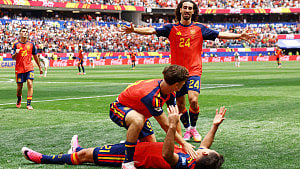 Spain sweep aside Austria 3-0