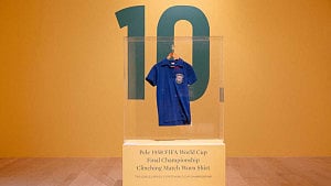Pele's iconic 1958 shirt sells for $4.9mn