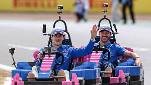 F1 drivers amuse crowd with Lego car chaos