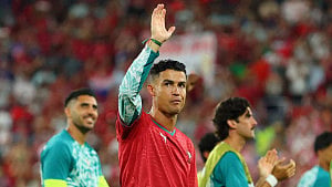 Coach takes off Ronaldo at crunch time