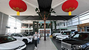 Russia fuel crisis prompts rush for EVs
