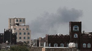 Houthis vow retaliation over Sanaa airport attack